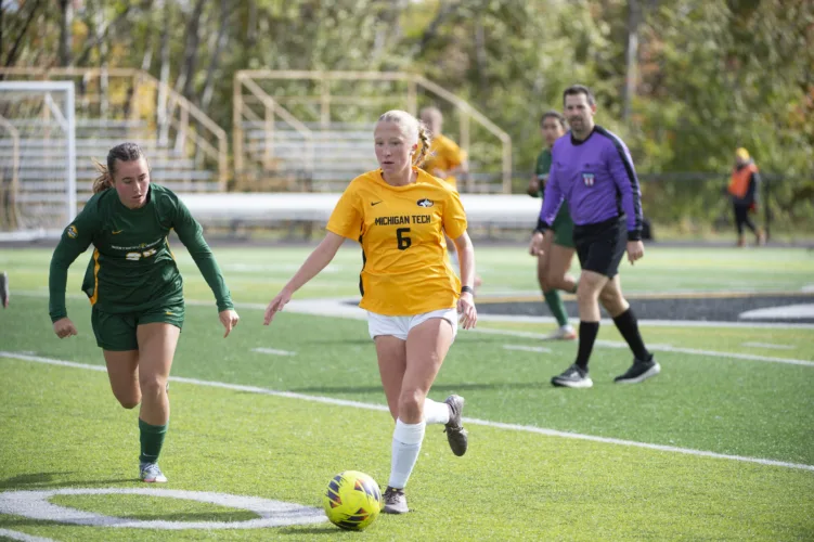 Huskies soccer stays home trying still searching for first win